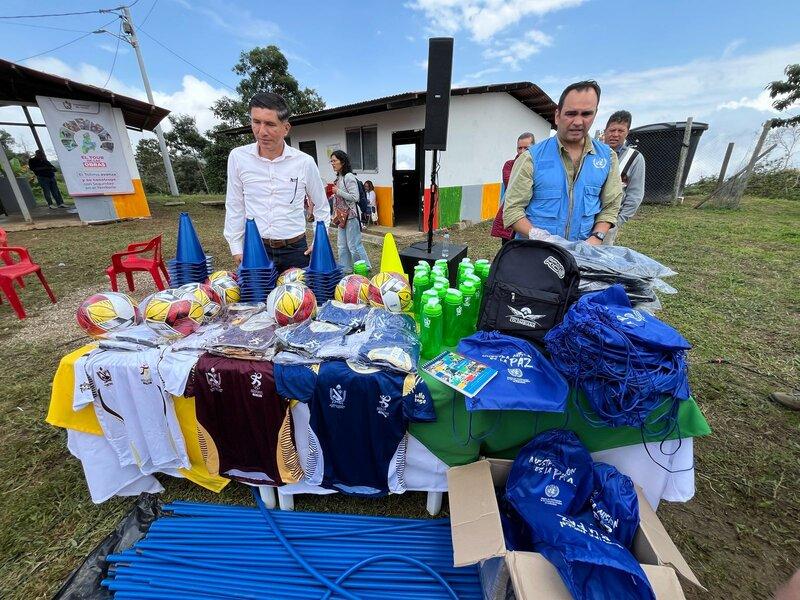 Firmantes de paz celebran apertura de la primera sede de una institución educativa en el ETCR Antonio Nariño, en Icononzo, Tolima