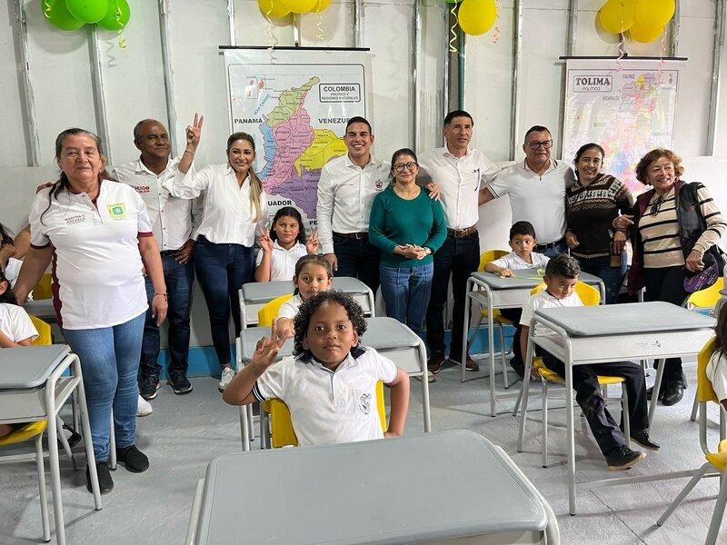 Firmantes de paz celebran apertura de la primera sede de una institución educativa en el ETCR Antonio Nariño, en Icononzo, Tolima