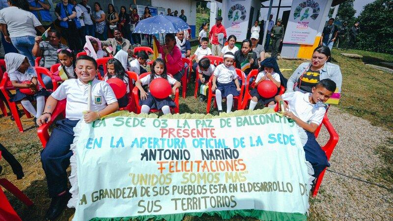 Firmantes de paz celebran apertura de la primera sede de una institución educativa en el ETCR Antonio Nariño, en Icononzo, Tolima