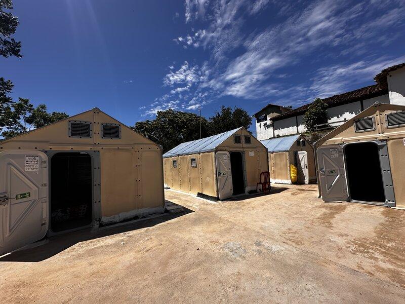 Sitios temporales que funcionan como vivienda para los firmantes de paz en predio El Viento, en Yalí, mientras se construyen las definitivas.
